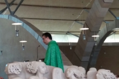 16/09/18 Don Paolo proclama il Vangelo Messa Chiesa di San Pio